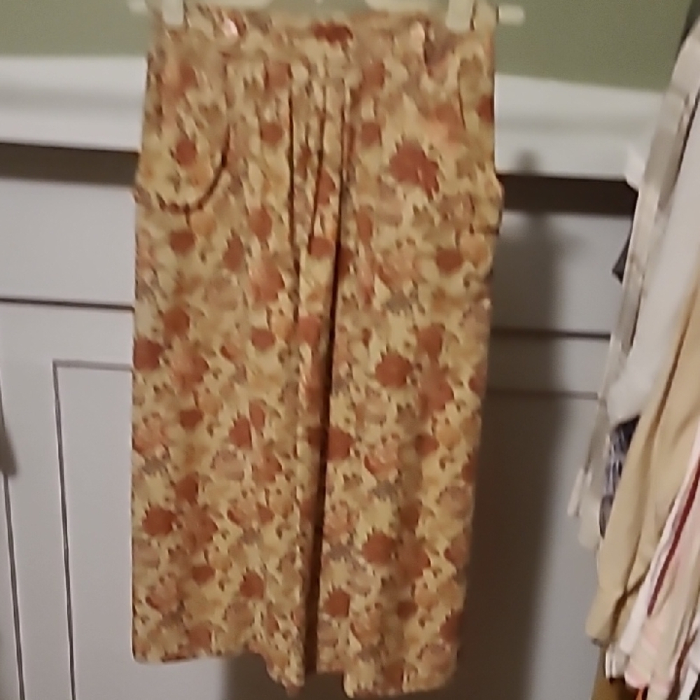 Chic Floral Midi Skirt in Pink And Red Floral Design